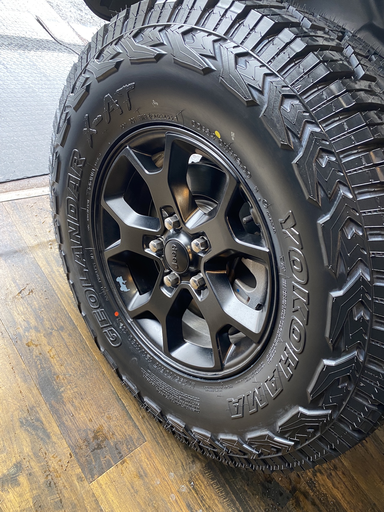 JEEP ラングラー 295/70R17 持ち込みタイヤ交換【姫路 持ち込みタイヤ交換専門店ネットタイヤ
